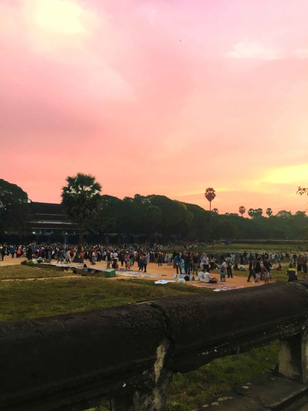 Crowd to watch sunrise at Angkor