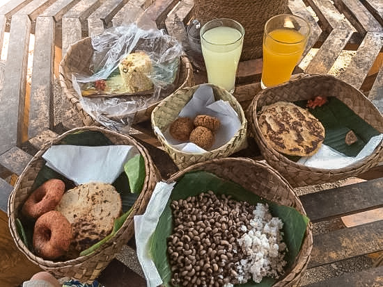 Traditional Sri Lankan fare at Hela Bojun Hala in Kandy